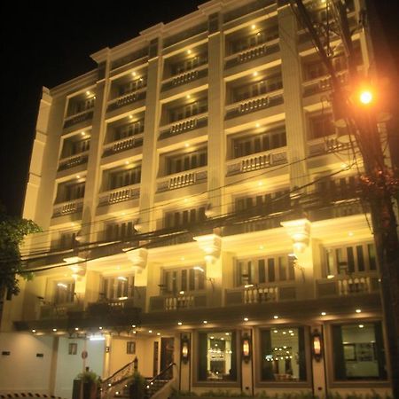 Herald Suites Polaris Makati City Екстер'єр фото