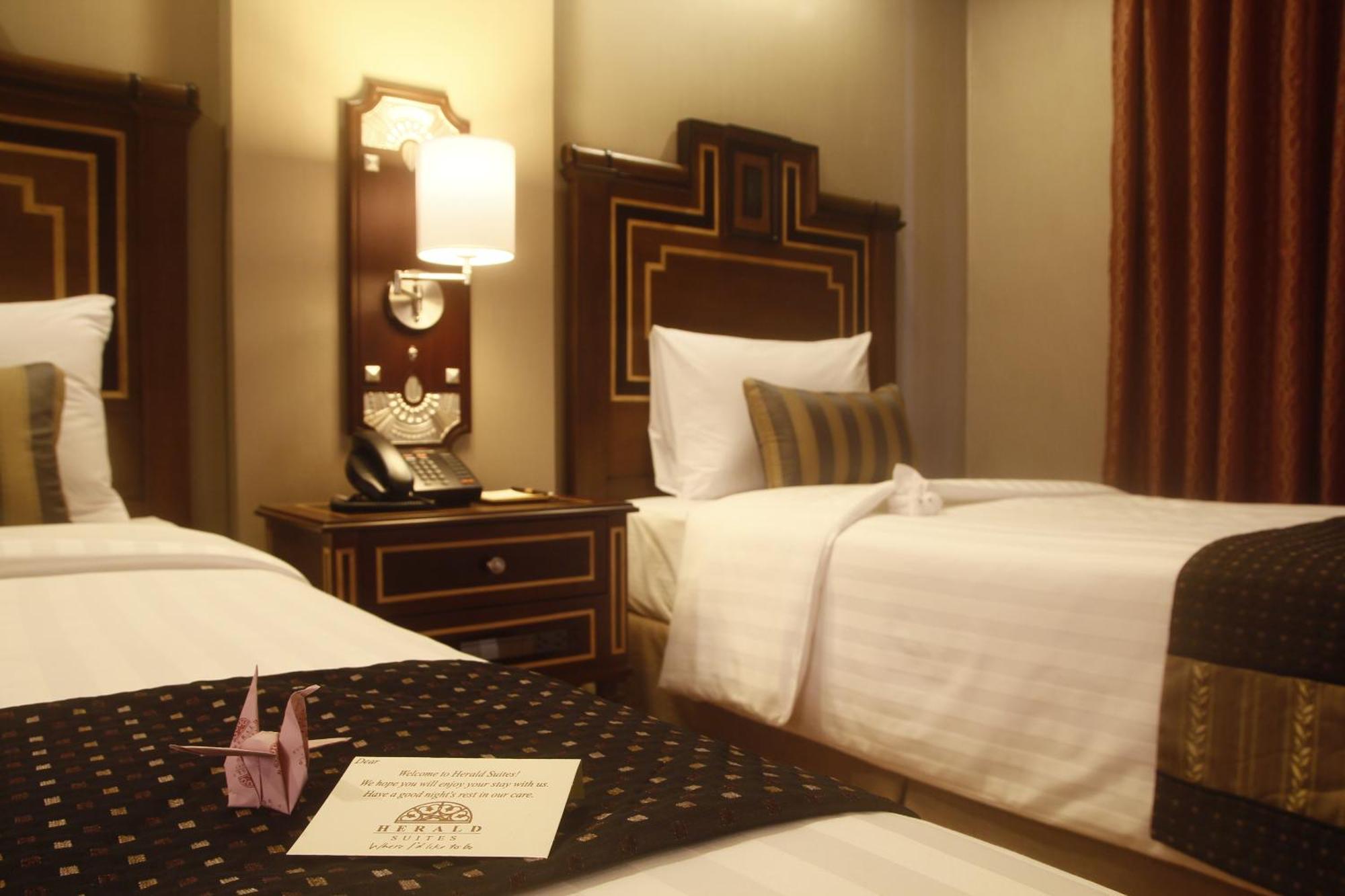 Herald Suites Polaris Makati City Екстер'єр фото