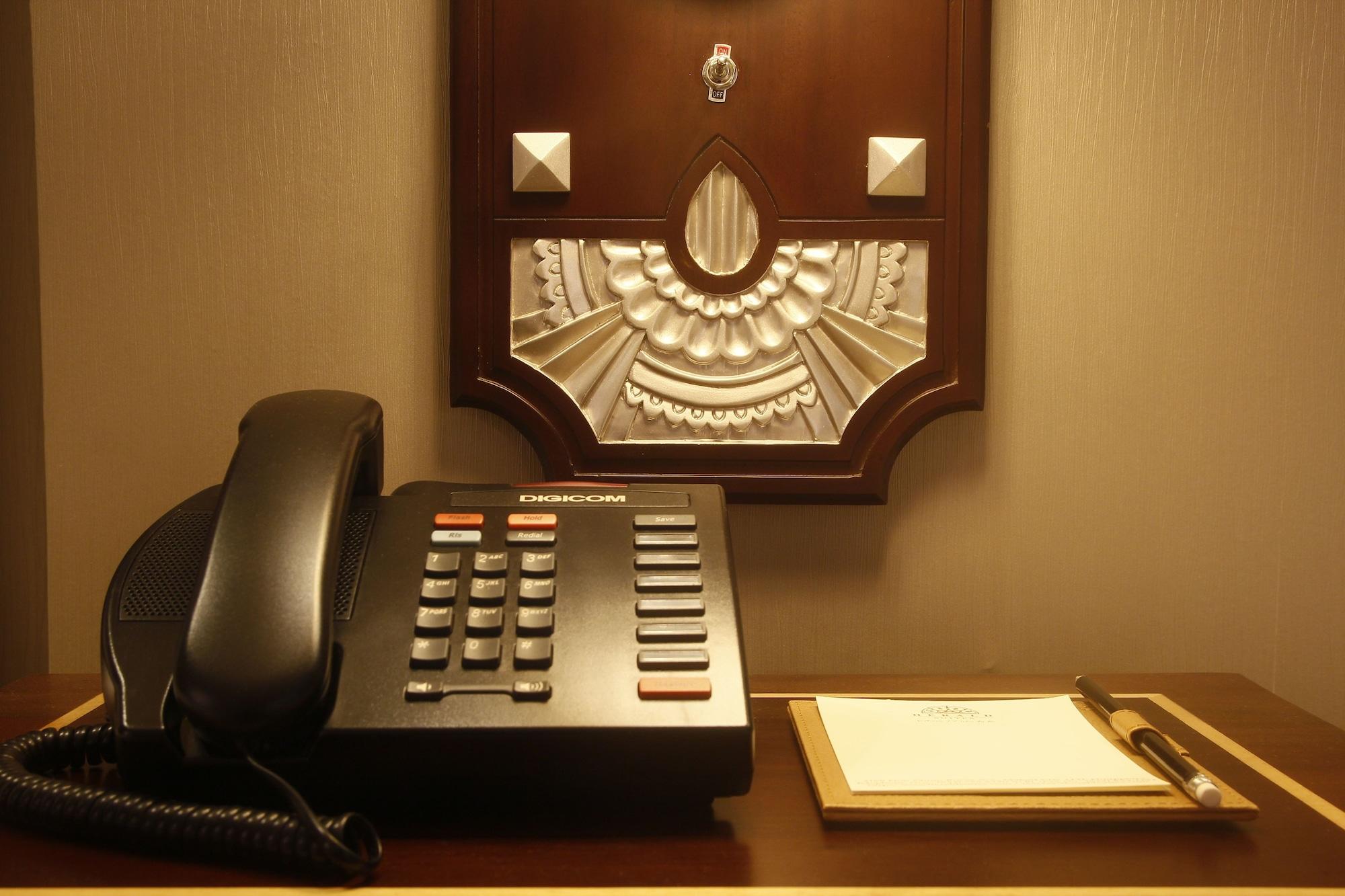 Herald Suites Polaris Makati City Екстер'єр фото