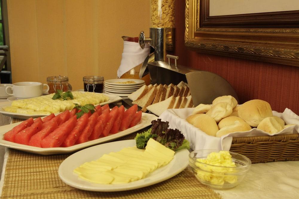 Herald Suites Polaris Makati City Екстер'єр фото