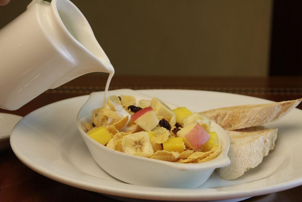 Herald Suites Polaris Makati City Екстер'єр фото